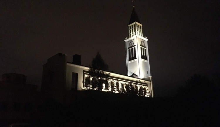 Nově nasvětlený Chrám Cyrila a Metoděje v Hejčíně
