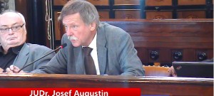 Prostějovští radní odvolali z funkcí svého kolegu Josefa Augustina, obviněného z krácení daní