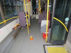 Pětasedmdesátiletá žena se zranila v prostějovském autobuse