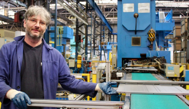 Mora nabírá nové zaměstnance