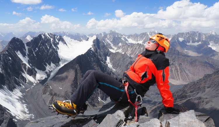 Markéta Hanáková při jedné ze svých cest po horách