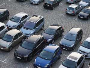 Novinky ohledně parkování v Olomouci – bude dražší, půjde zaplatit SMSkou