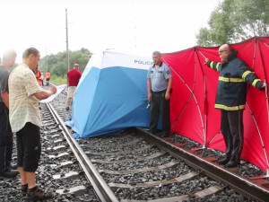 Vlak, ze kterého vypadla dvouletá dívka u Štěpánova, jel podle inspekce s otevřenými dveřmi