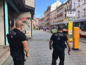 Policie případ spadlé zdi v Pekařské ulici odložila, podle kriminalistů nemá jednoznačného viníka