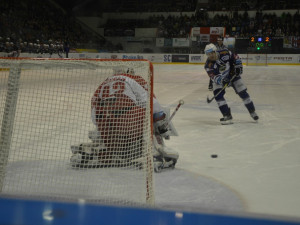 Mora dlouho bojovala o postup do předkola play-off. Vítězství v nájezdech ale bylo málo