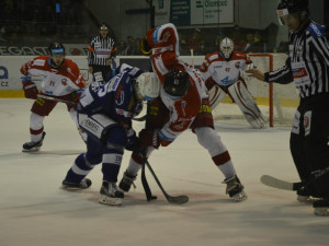 Mora dlouho bojovala o postup do předkola play-off. Vítězství v nájezdech ale bylo málo