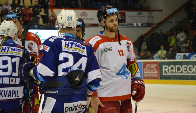 Kohouti do předkola play-off nepostoupili. Potěší dobrým hokejem fanoušky v play-out, ve kterém jim už o nic nejde?