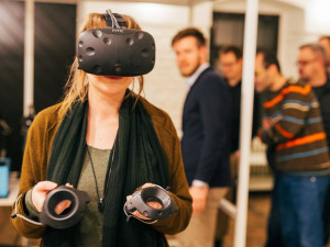 FOTOREPORT: V zajetí virtuální reality. Zájemci si ji mohli vyzkoušet v coworkingovém centru Vault 42