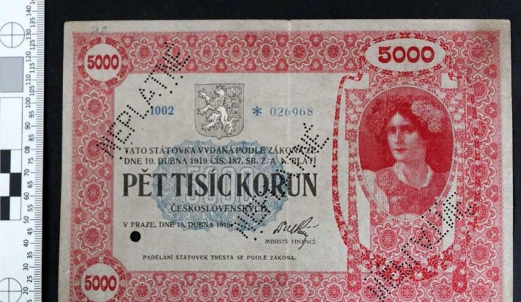 Kriminalisté našli historickou bankovku, která byla ukradená a následně vystavena na aukci