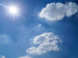 POČASÍ NA SOBOTU: Jasnou oblohu a sluníčko zkazí až odpoledne pár mráčků
