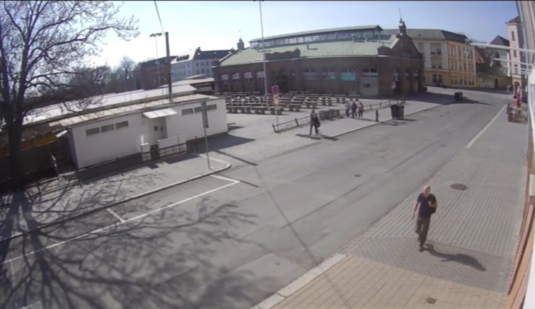 Nepoznáte náhodou muže z videa?