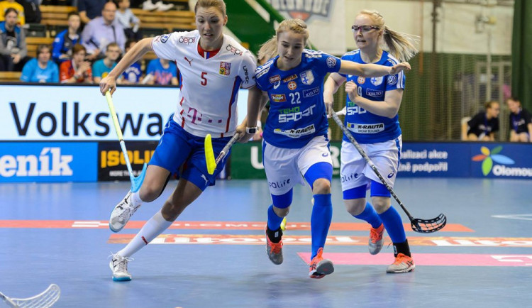 Eliška Krupnová během turnaje v Olomouci v souboji s finskými hráčkami