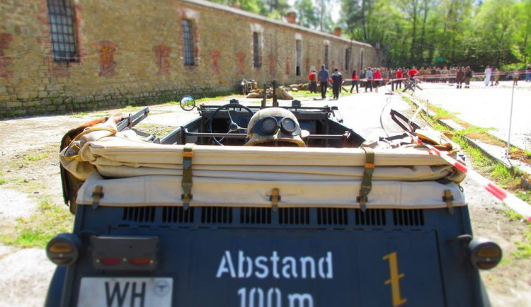 Začátek května se tradičně nese ve znamení oslav osvobození. To obnáší i přehlídky dobových vozidel a techniky