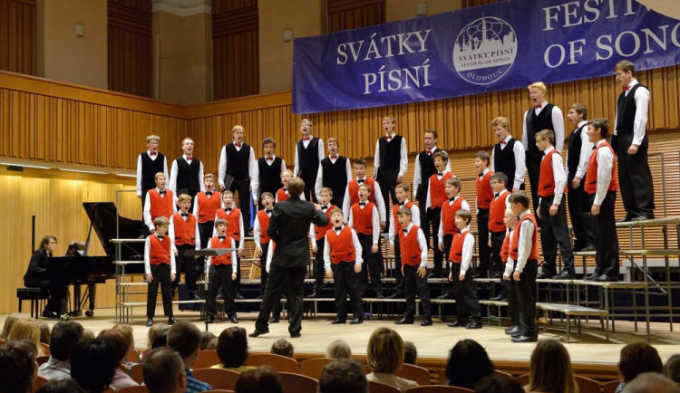 KULTURA V OLOMOUCI: Svátky města a písní oživí Olomouc
