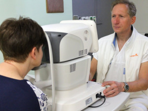 Nemocnice Prostějov má nový moderní přístroj na vyšetření zraku