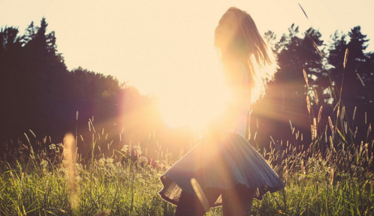 POČASÍ NA ČTVRTEK: Dnešní počasí je ideální na opalování. Dvacet sedm stupňů a jasná obloha