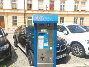 Olomouc zavede placení parkovného pomocí SMS a zvýší poplatek