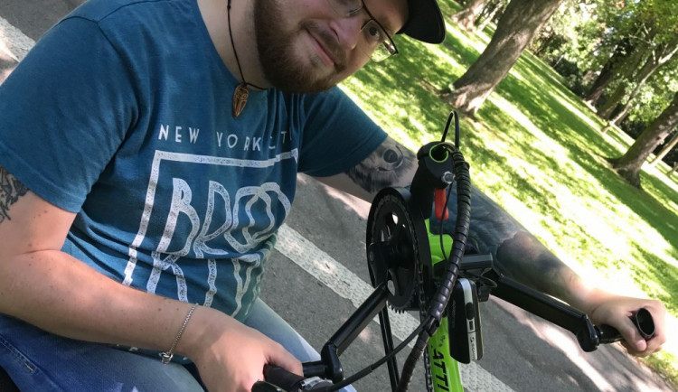 Tomáš Helísek s handbikem