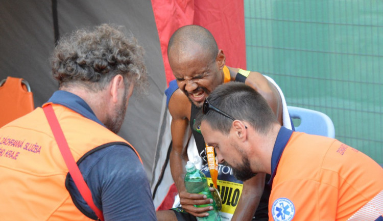 VIDEO: Záchranáři na olomouckém maratonu ošetřili přes padesát běžců