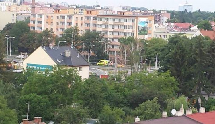 AKTUALIZOVÁNO: Na Velkomoravské se srazily dvě sanitky jedoucí za sebou