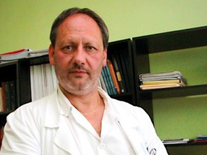 Olomoucký lékař vymyslel meziobratlový implantát z titanu