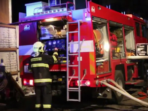 VIDEO: V Litovli hořel pásový zásobník. Hasiči u požáru zasahovali tři hodiny