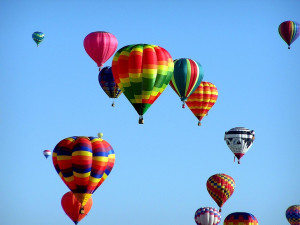Nebe nad Bouzovem bude patřit pestrobarevným horkovzdušným balónům