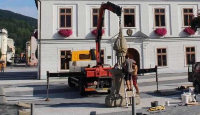 Instalace sochy Jana Nepomuckého, Masyrykovo náměstí v Jeseníku