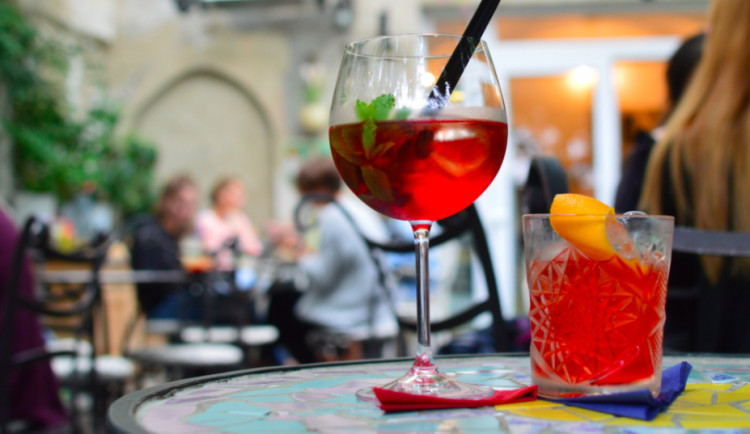 Něžná a rázná Drbna