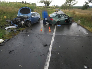 V katastru obce Šternberk došlo ke střetu dvou osobních vozidel. Nehoda si vyžádala zranění 4 osob