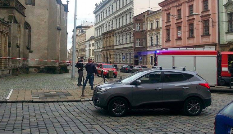 AKTUÁLNĚ: Na základní škole Komenium byla nahlášena bomba. Policie musela evakuovat 390 lidí