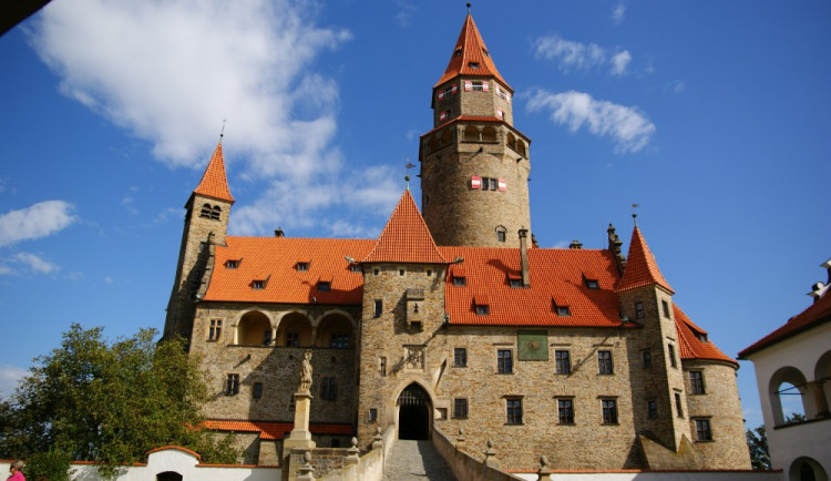 Hrad Bouzov (Wikipedia Commons)