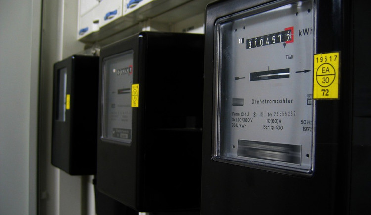 Zatím neznámý pachatel přetáčel číselník na elektroměru, způsobil škodu 291 tisíc korun