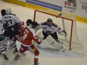 FOTOGALERIE: Olomoučtí hokejisté rozstříleli Piráty z Chomutova 5:2