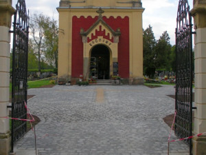 Olomoucký hřbitov zůstává po extremním větru stále zavřený