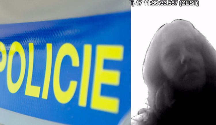 Policie pátrá po ženě, která vybírala peníze z ukradené platební karty