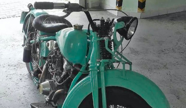 Zloděj ukradl v Rudolfově u Českých Budějovic cenný historický motocykl Harley Davidson