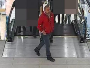 VIDEO: Muž se pokusil v Šantovce ukrást žiletky za 18 tisíc. Chtěl je pronést přes prázdnou pokladnu