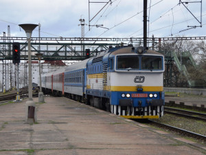 Případ pádu dítěte z vlaku se vrací k soudu, žaloba uspěla se svou stížností