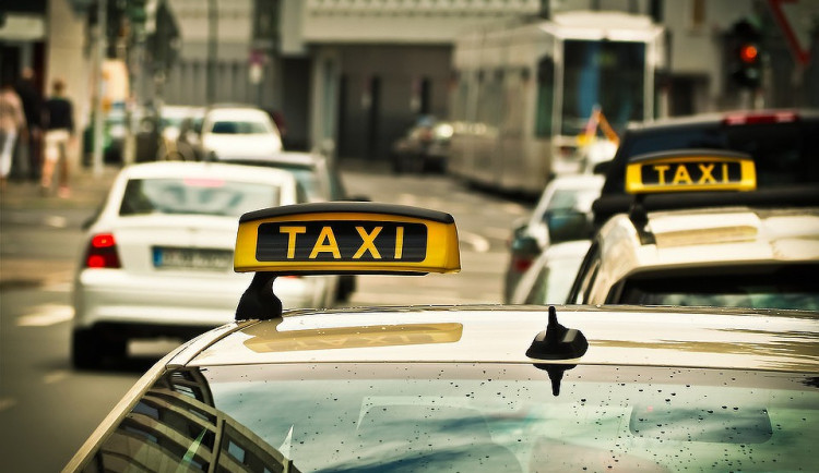 Taxikáři budou muset skládat zkoušku. Písemný test prověří i jejich znalost budějckého místopisu