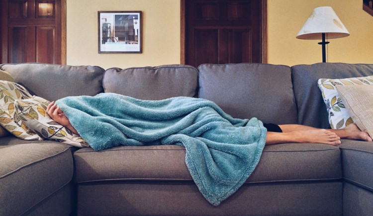 Opilá partnerka nenechala odpoledne vyspat muže. Policisté ji po příjezdu naměřili přes 3 promile