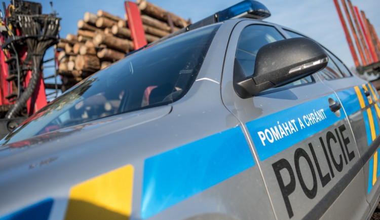 Ze stavební buňky v Soběslavi zmizel ježkový vibrační válec za více než dvě stě tisíc korun
