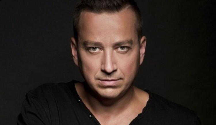 SOUTĚŽ: Petr Bende vyráží na vánoční turné. Vyhrajte lístky do Metropolu