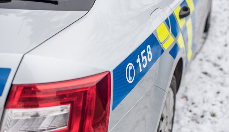Policisté hledají seniora, který byl naposledy viděn v Komárově. Obávají se o jeho zdraví