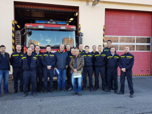 Muž přišel osobně poděkovat hasičům za dobře odvedenou práci. Před rokem jej zachránili