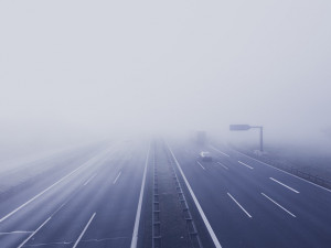 Řidiči v Olomouckém kraji musí být dnes opatrní, je mlha