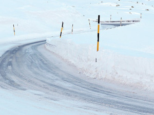 Řidiči, dávejte si pozor na rozbředlý sníh a silný vítr