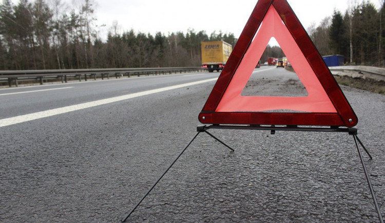 Policie vyšetřuje včerejší tragickou nehodu na D35 jako usmrcení z nedbalosti