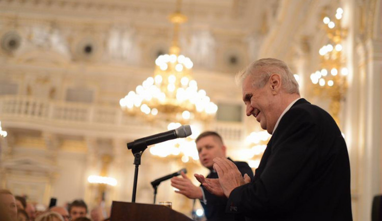 Miloš Zeman těsně obhájil mandát, v Olomouci vyhrál Drahoš