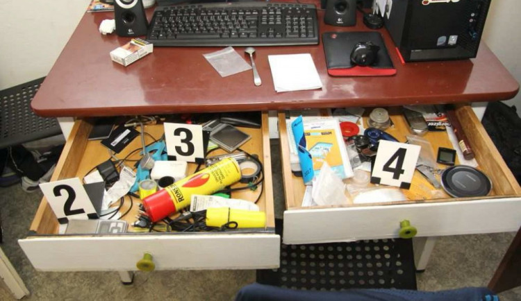 Pět lidí, kteří obchodovali s pervitinem, dopadla policie v Přerově